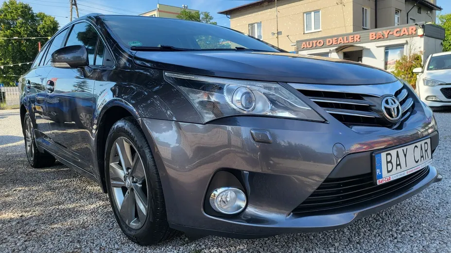TOYOTA Avensis -