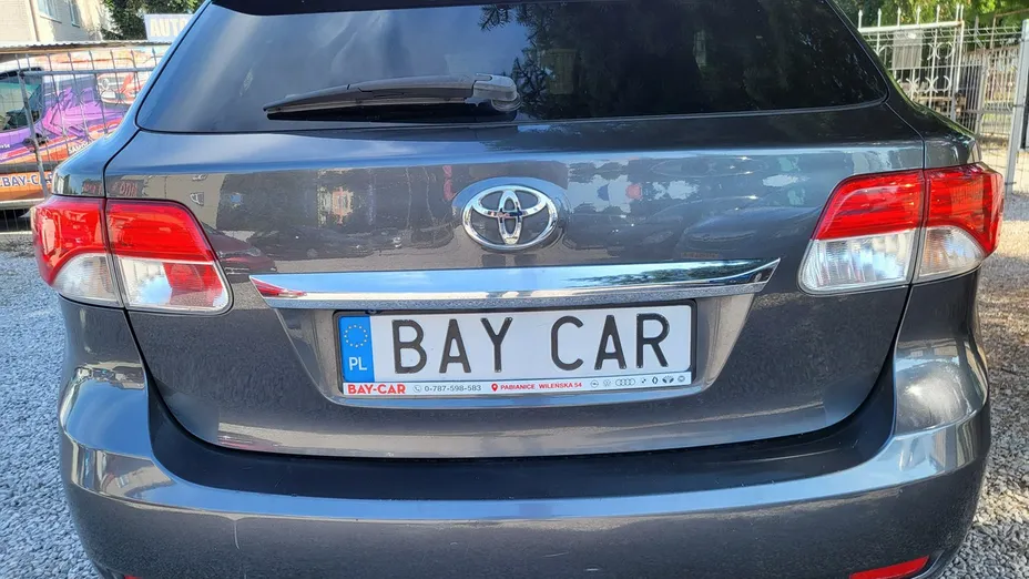 TOYOTA Avensis -