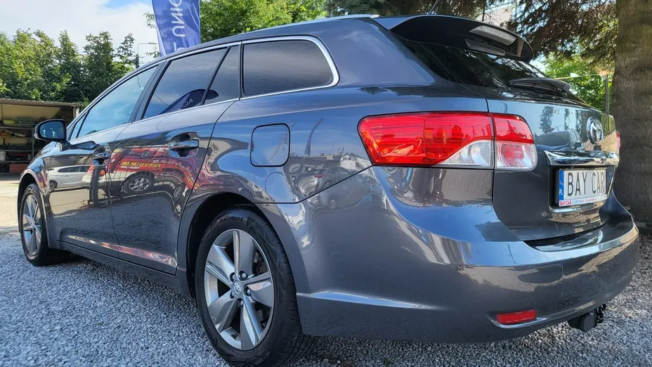 TOYOTA Avensis -