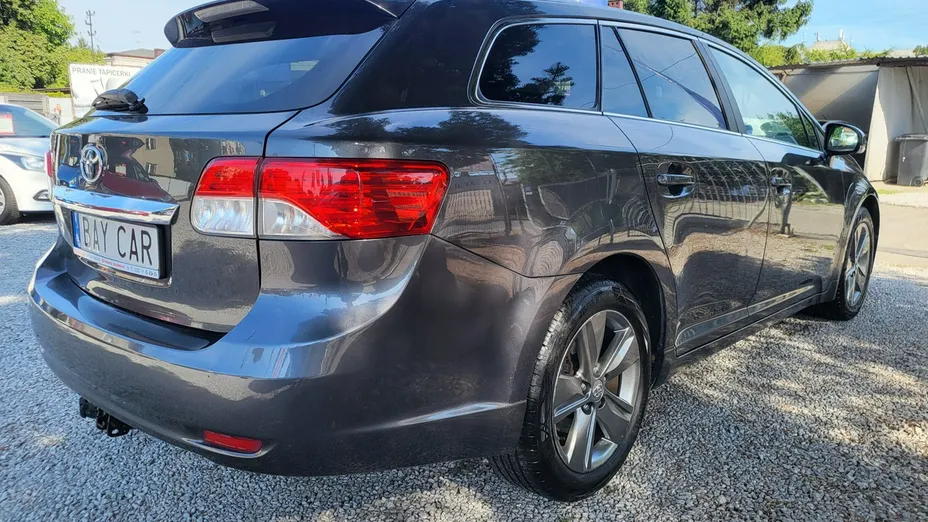 TOYOTA Avensis -