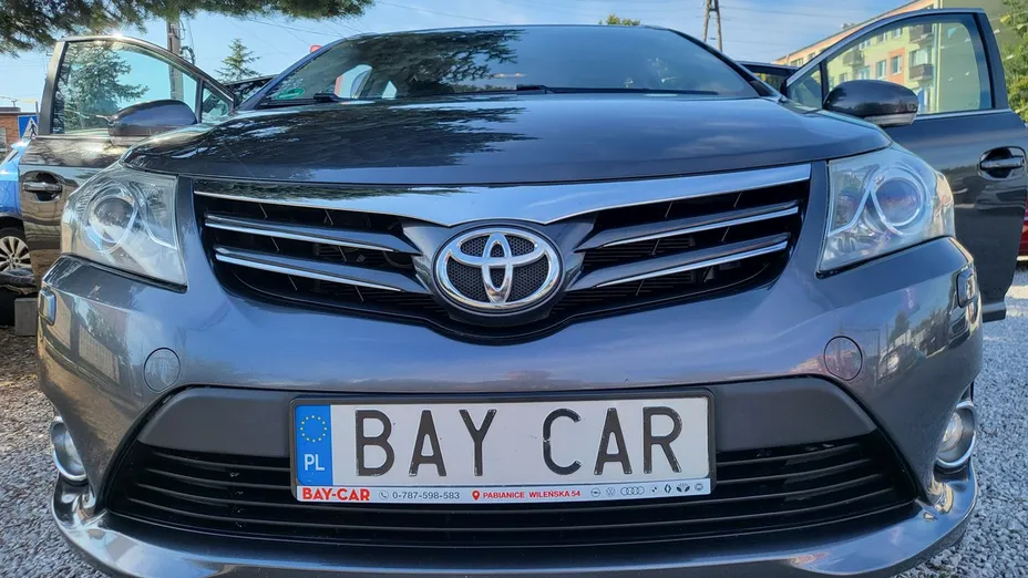 TOYOTA Avensis -