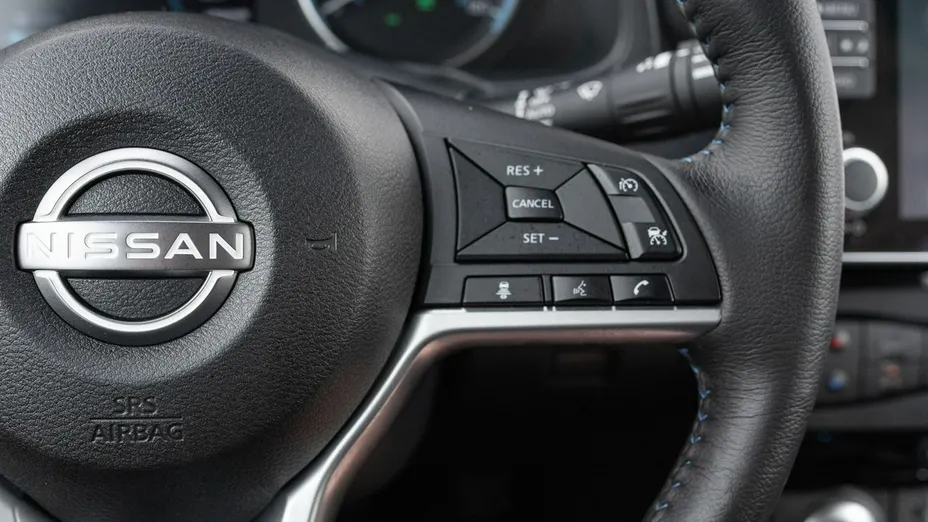 NISSAN Leaf -