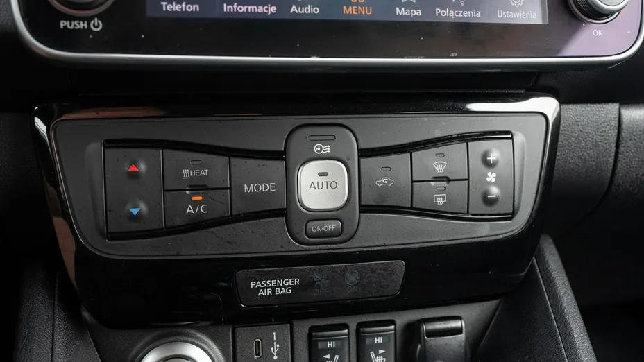 NISSAN Leaf -