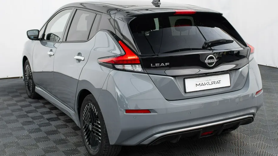 NISSAN Leaf -