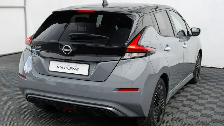 NISSAN Leaf -