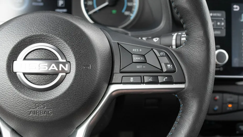 NISSAN Leaf -