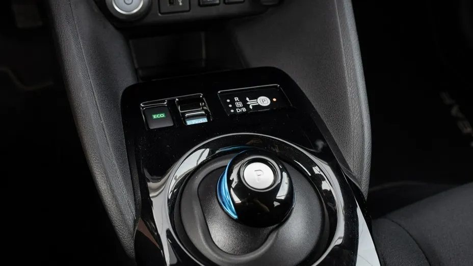 NISSAN Leaf -