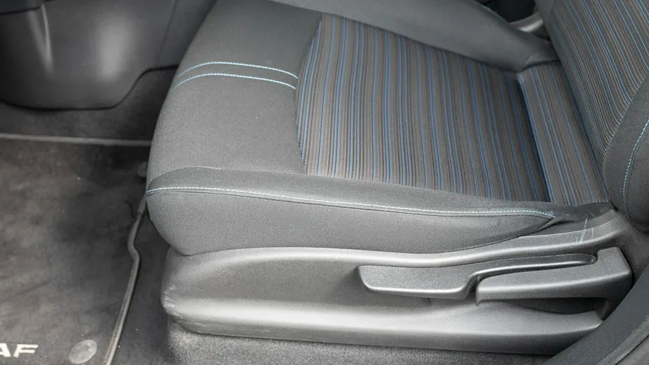 NISSAN Leaf -