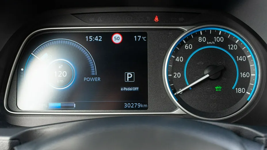 NISSAN Leaf -