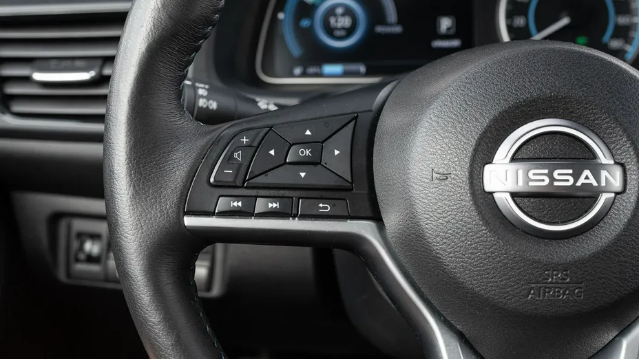 NISSAN Leaf -