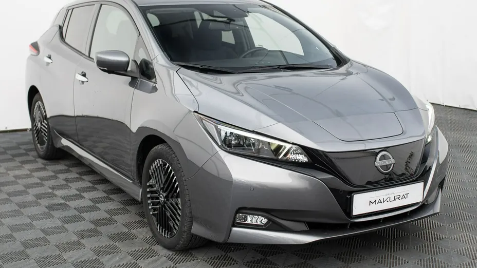 NISSAN Leaf -