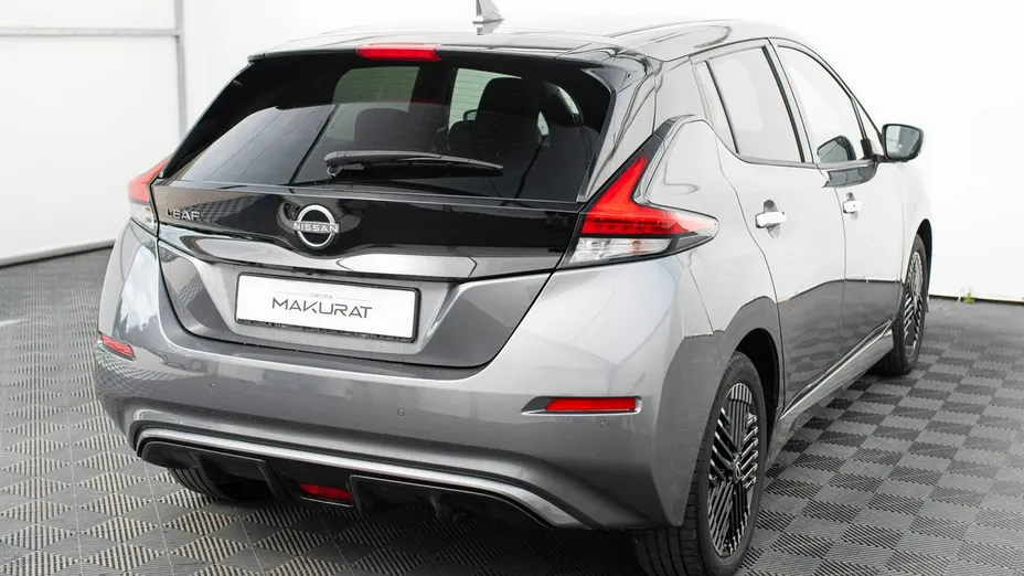 NISSAN Leaf -