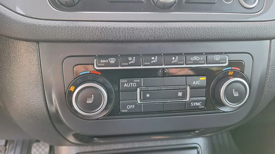 VOLKSWAGEN Tiguan -