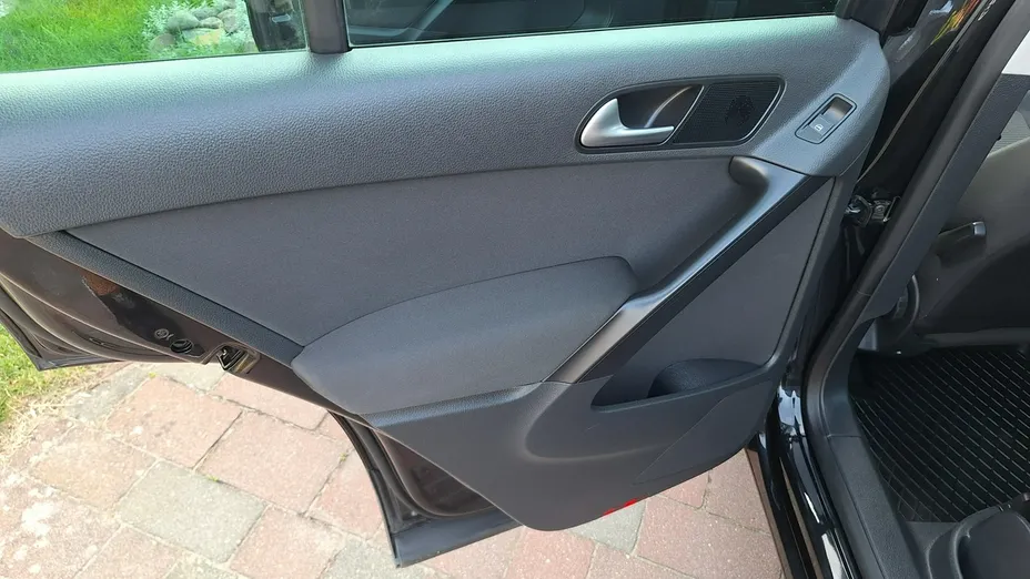 VOLKSWAGEN Tiguan -