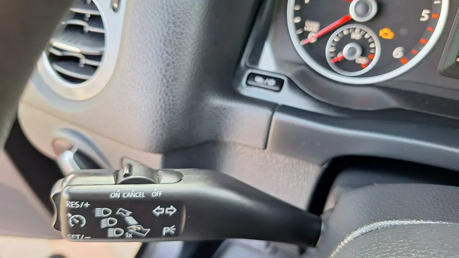 VOLKSWAGEN Tiguan -