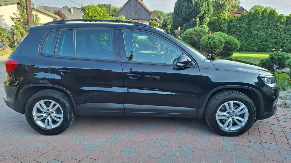 VOLKSWAGEN Tiguan -