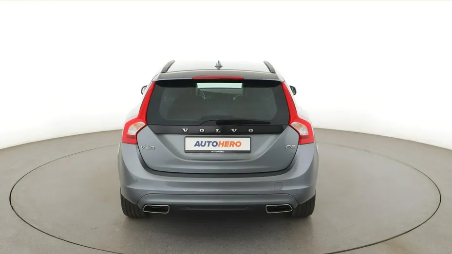 VOLVO V60 -