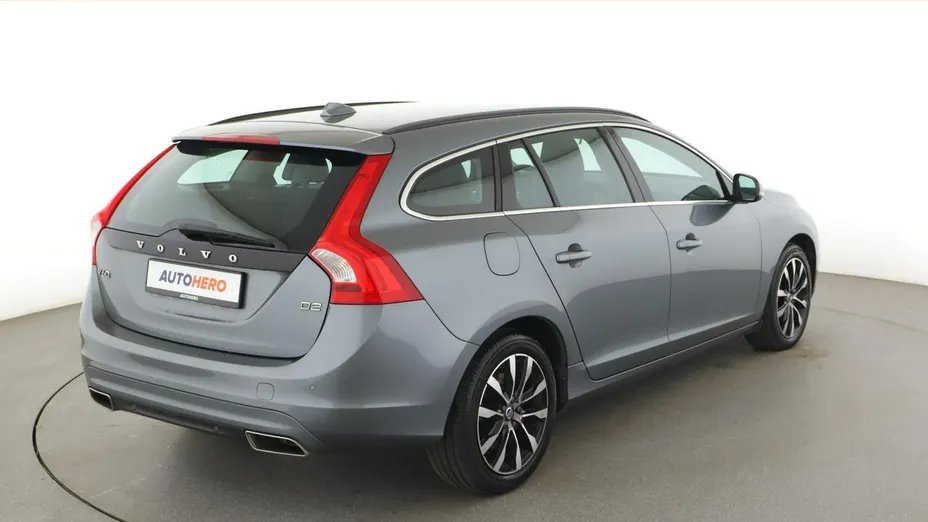 VOLVO V60 -