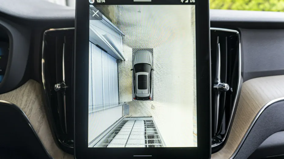 VOLVO XC60 -