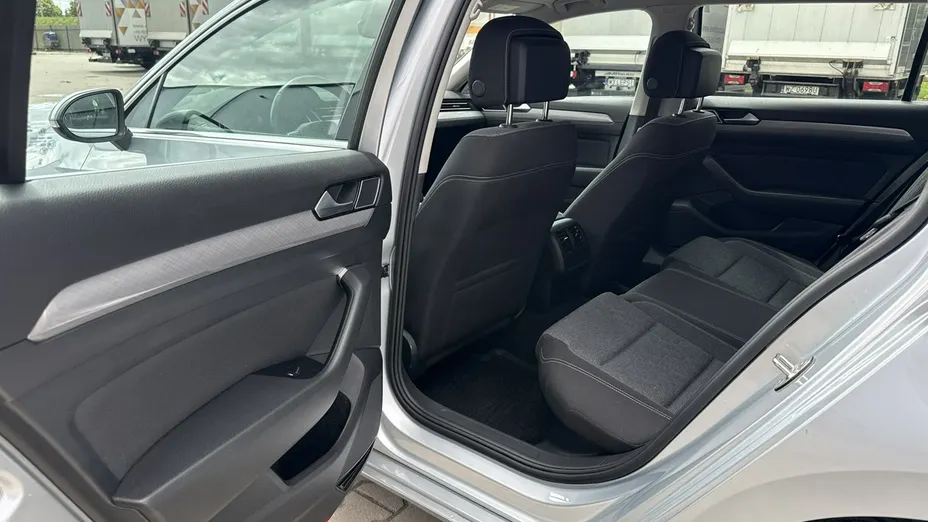 VOLKSWAGEN Passat -