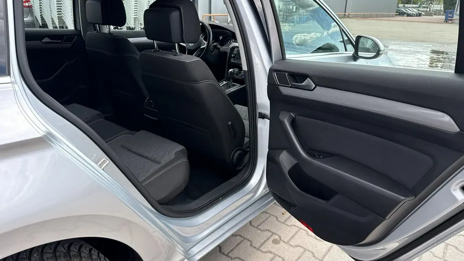 VOLKSWAGEN Passat -