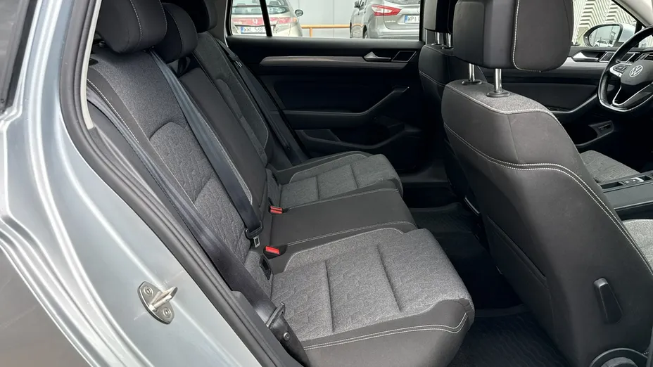 VOLKSWAGEN Passat -