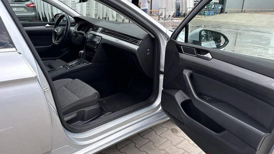 VOLKSWAGEN Passat -