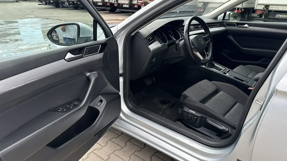 VOLKSWAGEN Passat -