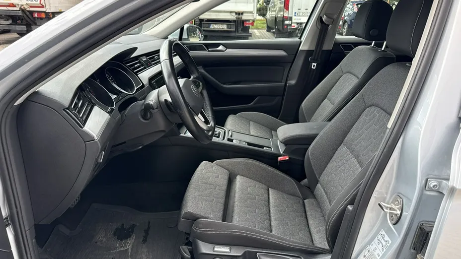 VOLKSWAGEN Passat -