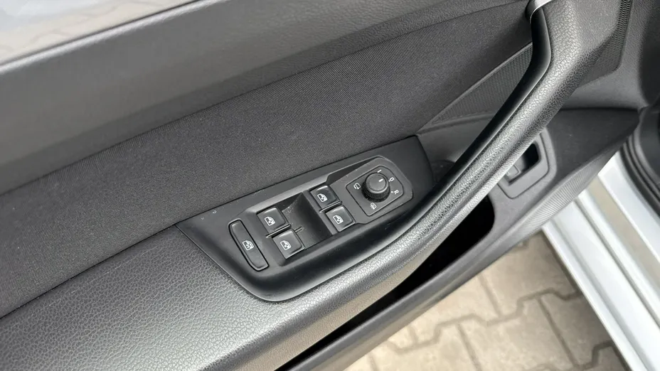VOLKSWAGEN Passat -