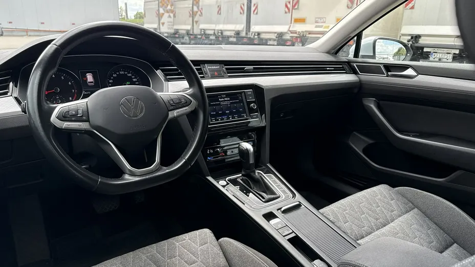 VOLKSWAGEN Passat -