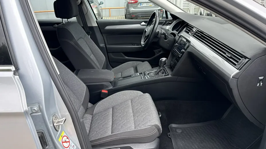 VOLKSWAGEN Passat -