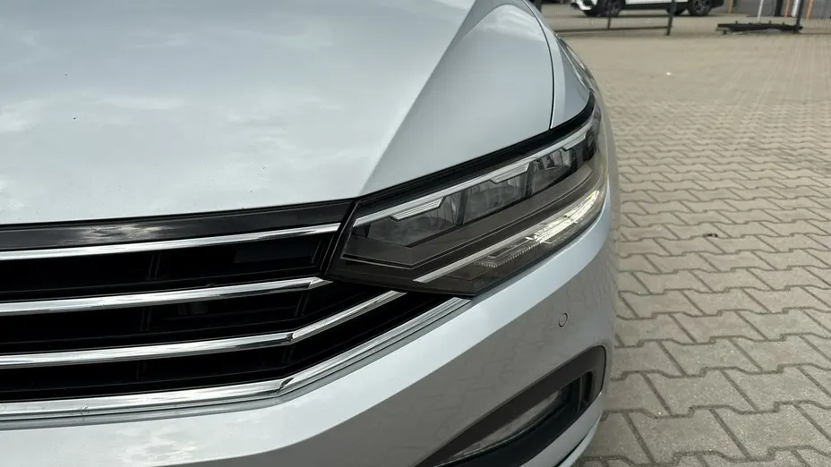 VOLKSWAGEN Passat -