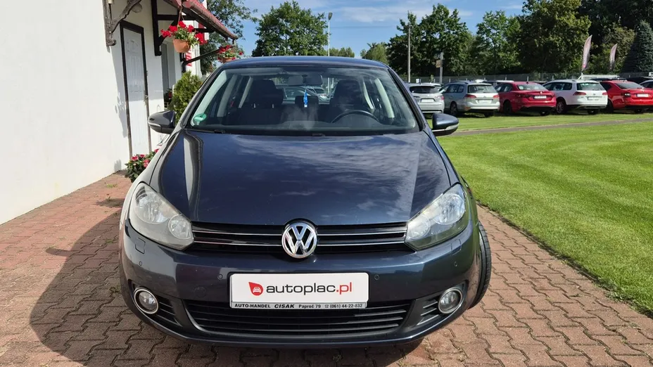 VOLKSWAGEN Golf -
