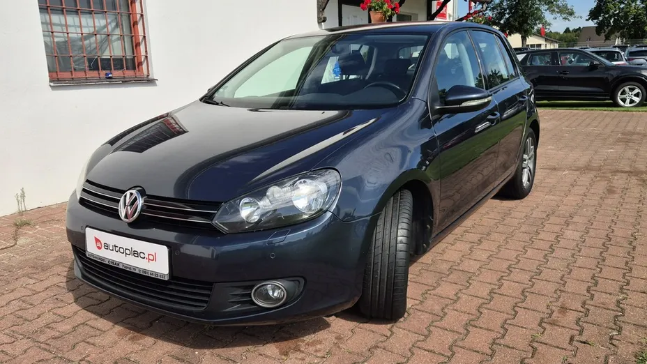 VOLKSWAGEN Golf -