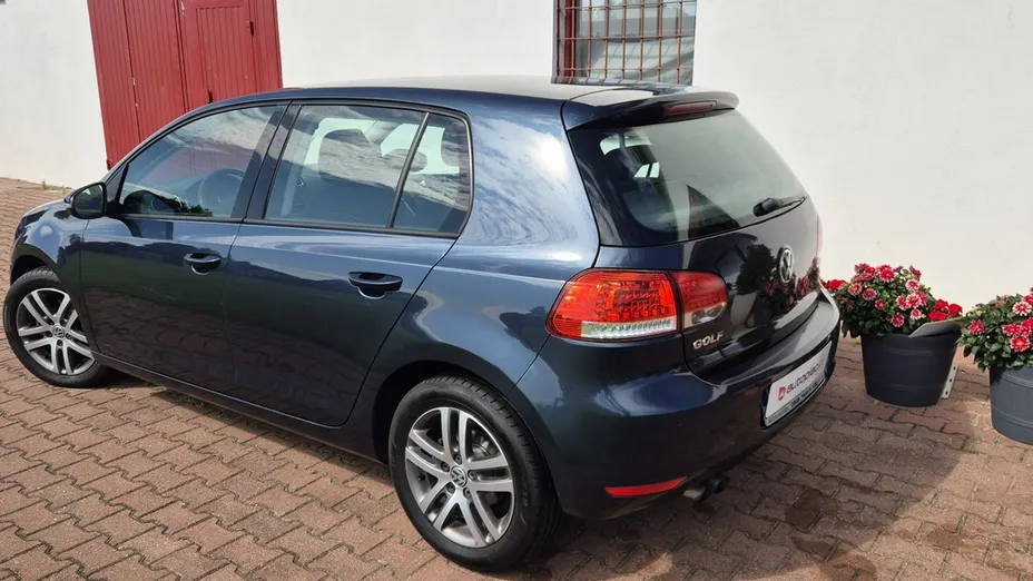 VOLKSWAGEN Golf -
