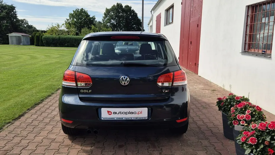 VOLKSWAGEN Golf -