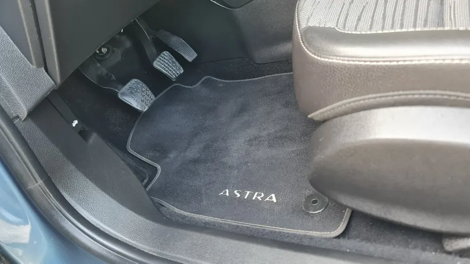 OPEL Astra -