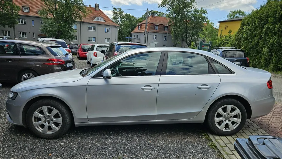 AUDI A4 -