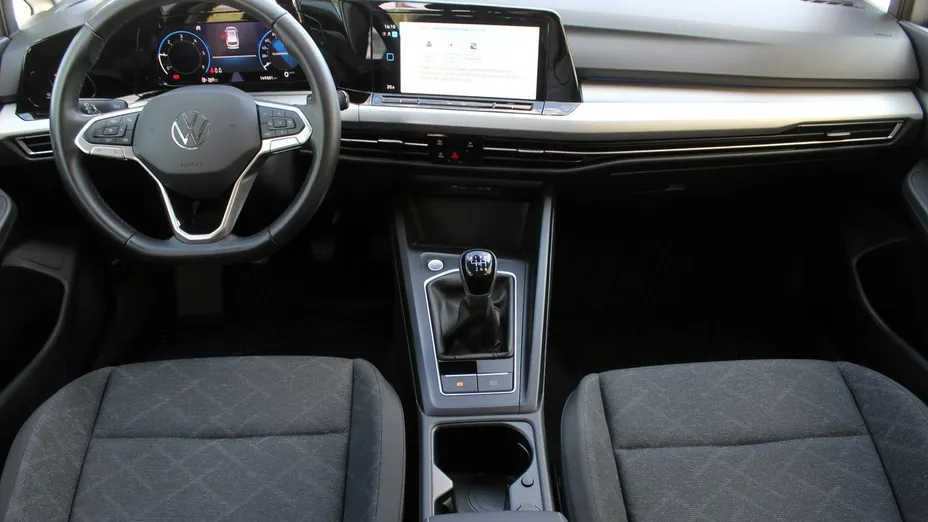VOLKSWAGEN Golf -