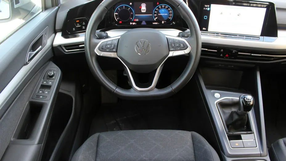 VOLKSWAGEN Golf -