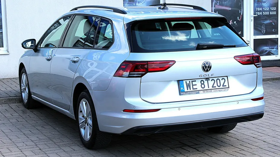 VOLKSWAGEN Golf -