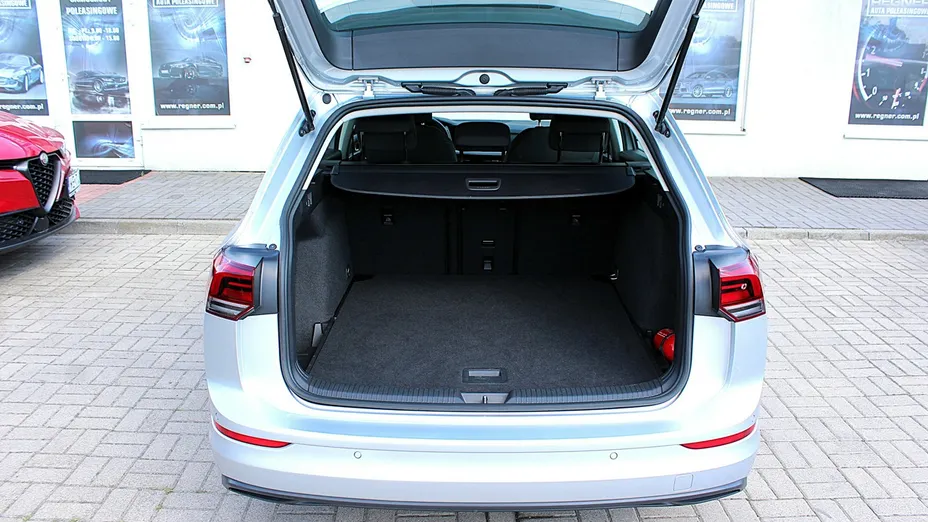 VOLKSWAGEN Golf -