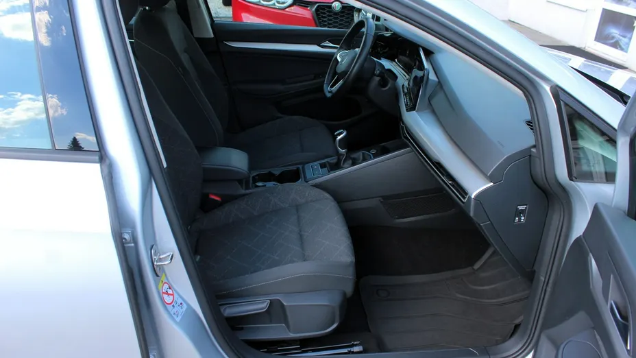 VOLKSWAGEN Golf -