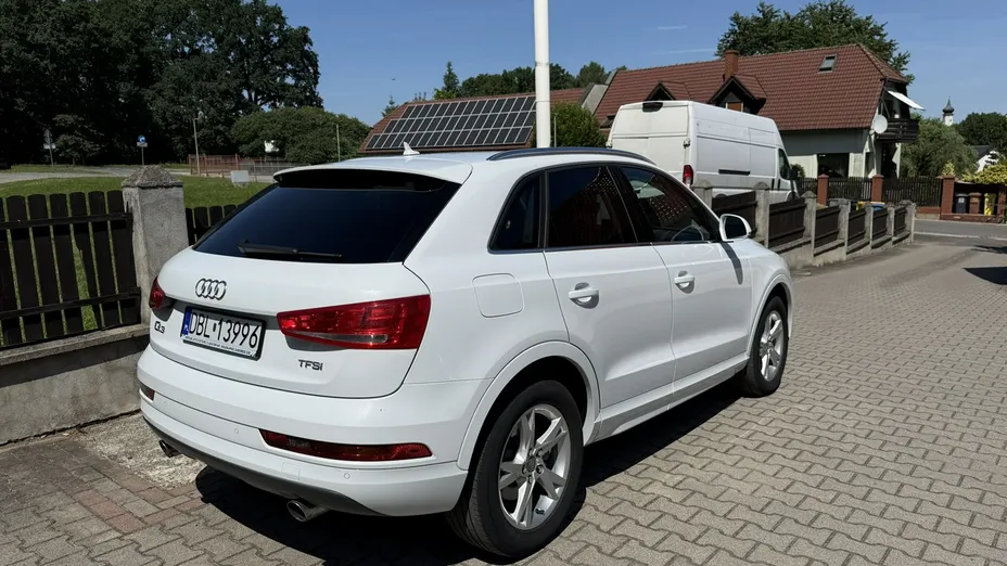 AUDI Q3 -
