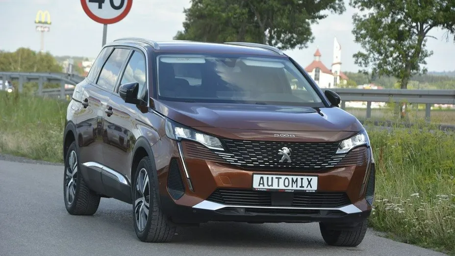 PEUGEOT 5008 -