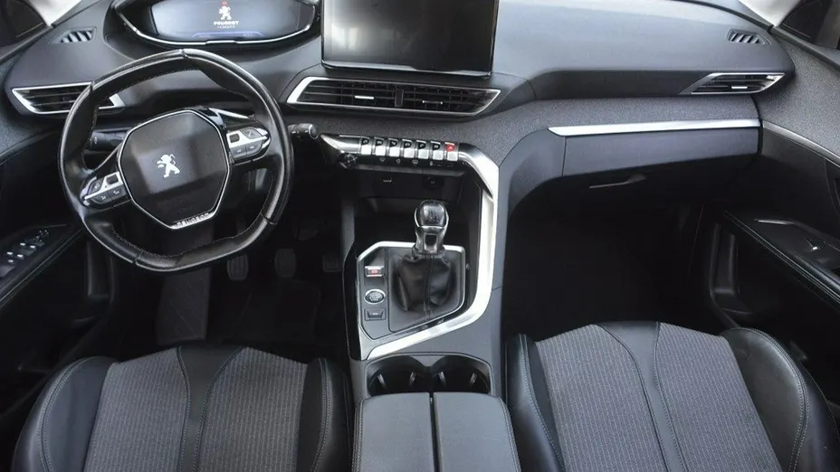 PEUGEOT 5008 -