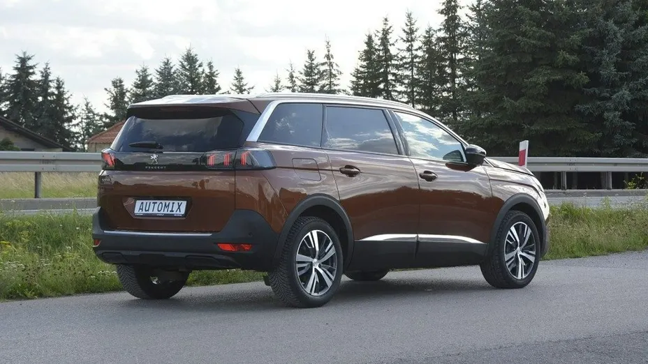 PEUGEOT 5008 -