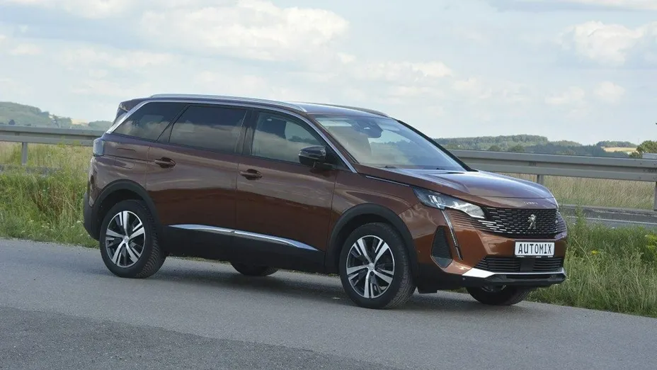 PEUGEOT 5008 -