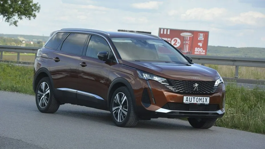 PEUGEOT 5008 -